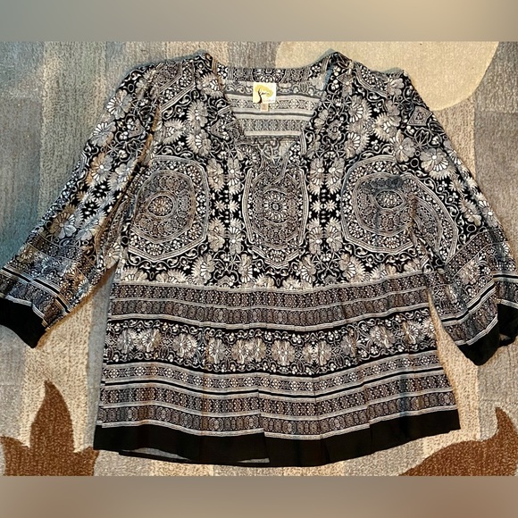 Anthropologie |Fig & Flower 3/4 Sleeve Boho Top w Medallion Motif - Picture 2 of 5